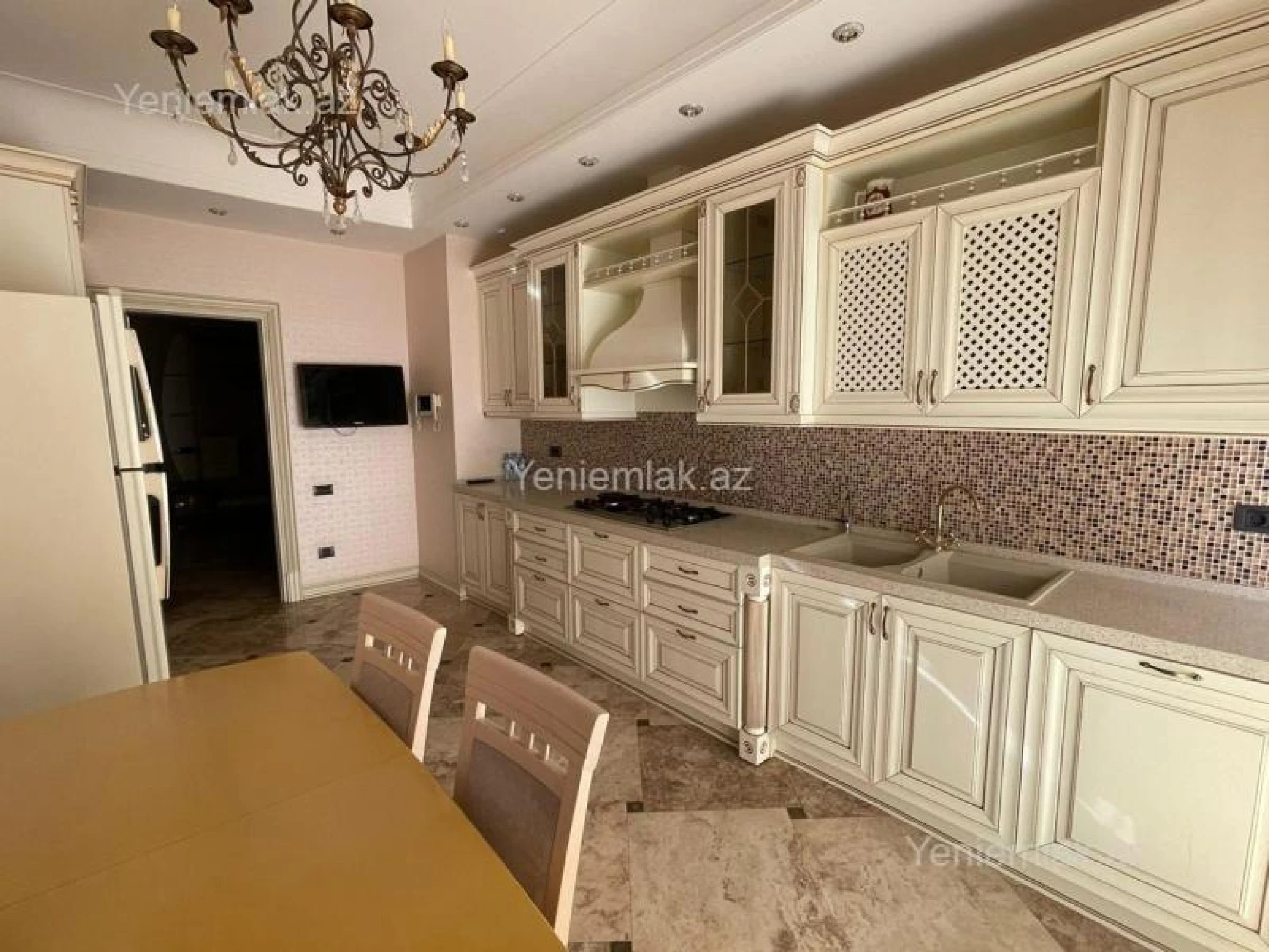Satılır 4 otaqlı yeni tikili 231.5 m²