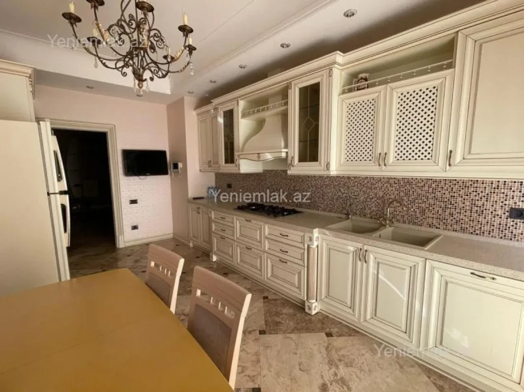 Satılır 4 otaqlı yeni tikili 231.5 m²