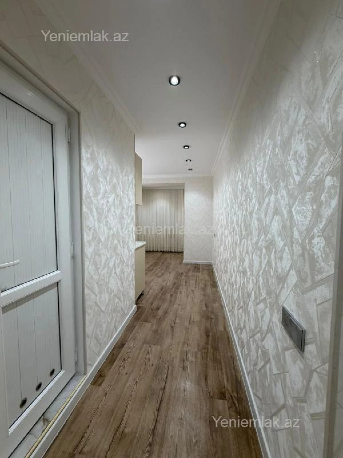Satılır 2 otaqlı köhnə tikili 60 m²