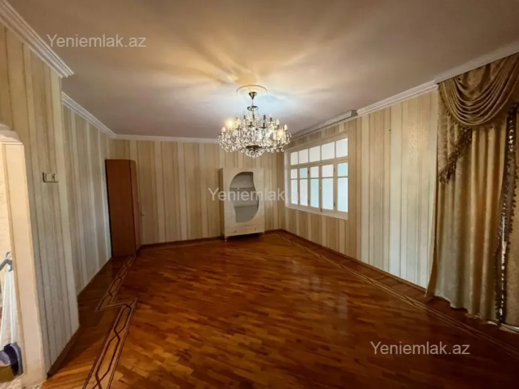 Satılır 3 otaqlı köhnə tikili 100 m²
