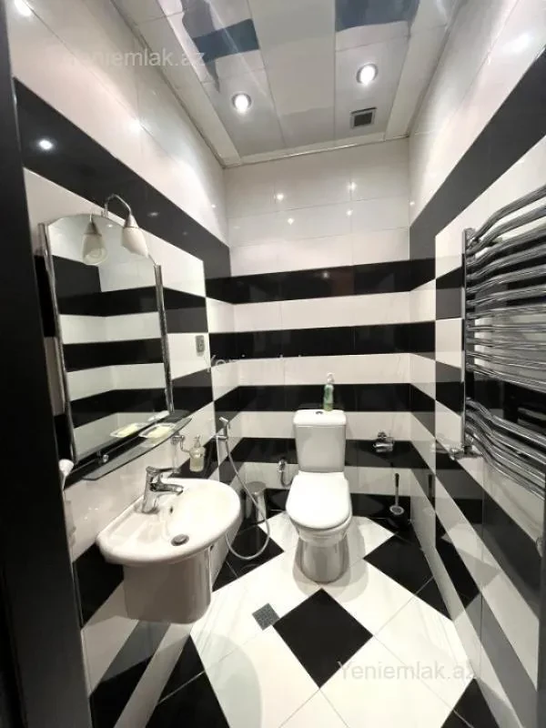 Satılır 3 otaqlı yeni tikili 125 m²