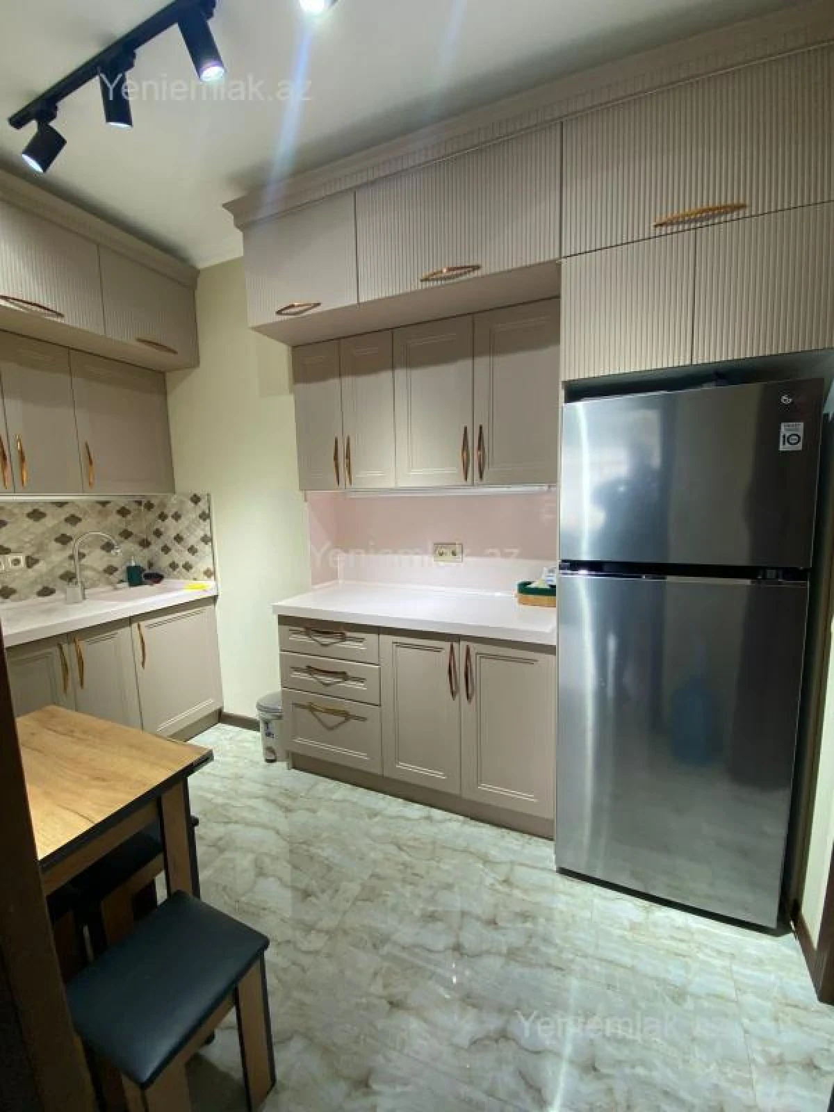 Satılır 3 otaqlı yeni tikili 100 m²