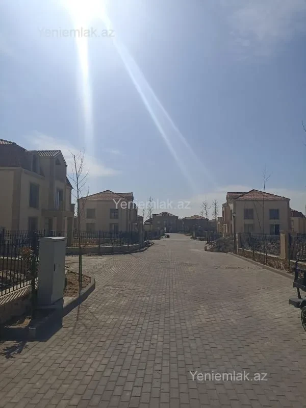 Satılır 4 otaqlı həyət evi 290 m²