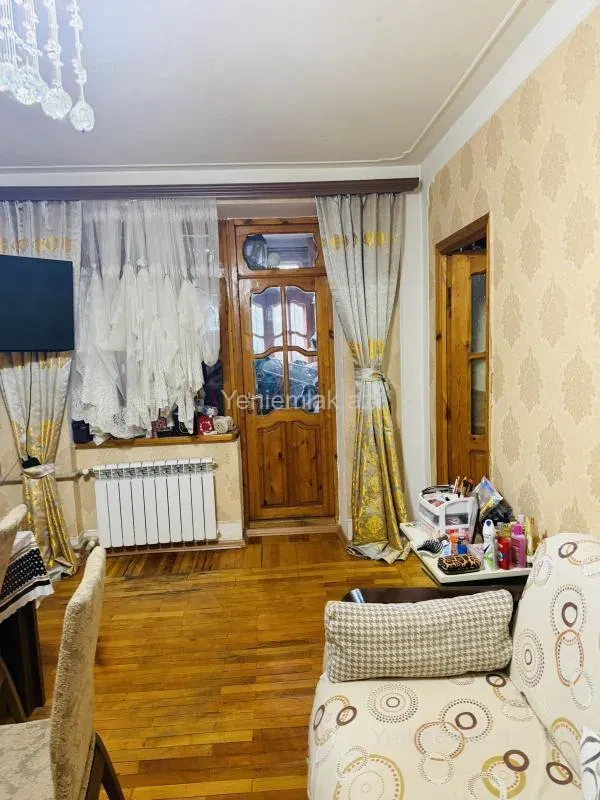 Satılır 2 otaqlı köhnə tikili 50 m²