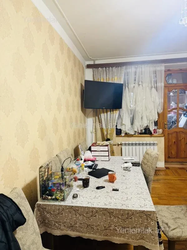 Satılır 2 otaqlı köhnə tikili 50 m²