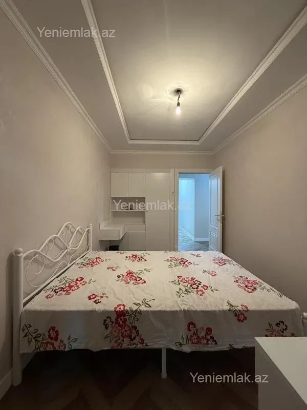 Satılır 3 otaqlı köhnə tikili 90 m²