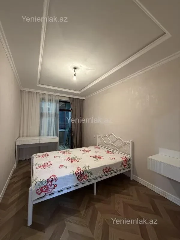 Satılır 3 otaqlı köhnə tikili 90 m²