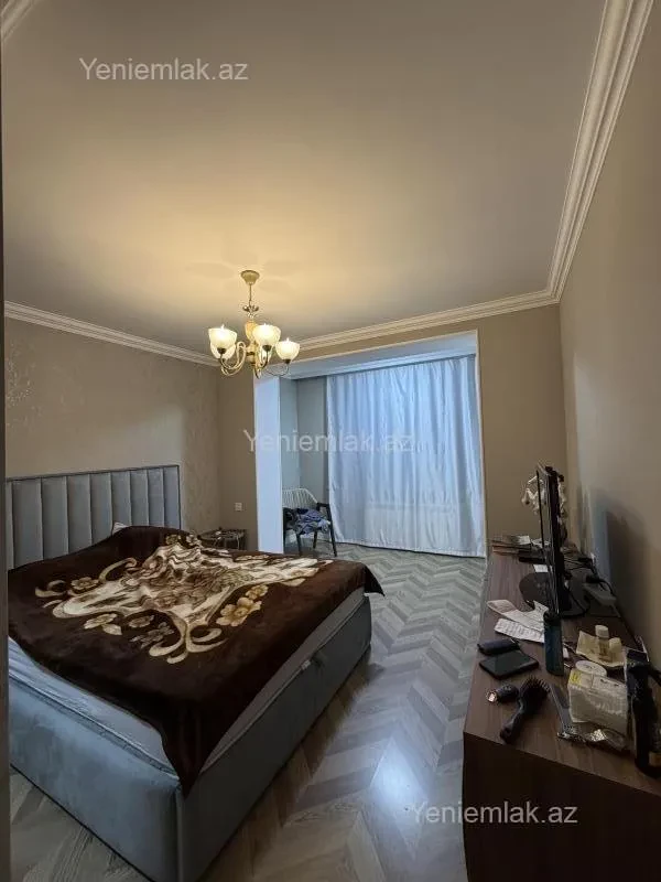 Satılır 3 otaqlı köhnə tikili 90 m²