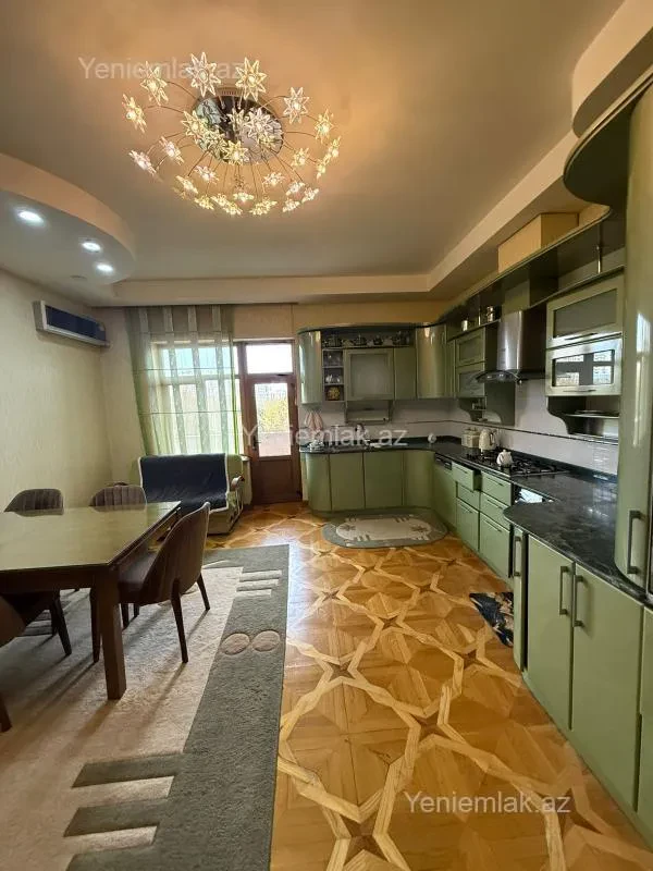 Satılır 5 otaqlı yeni tikili 260 m²