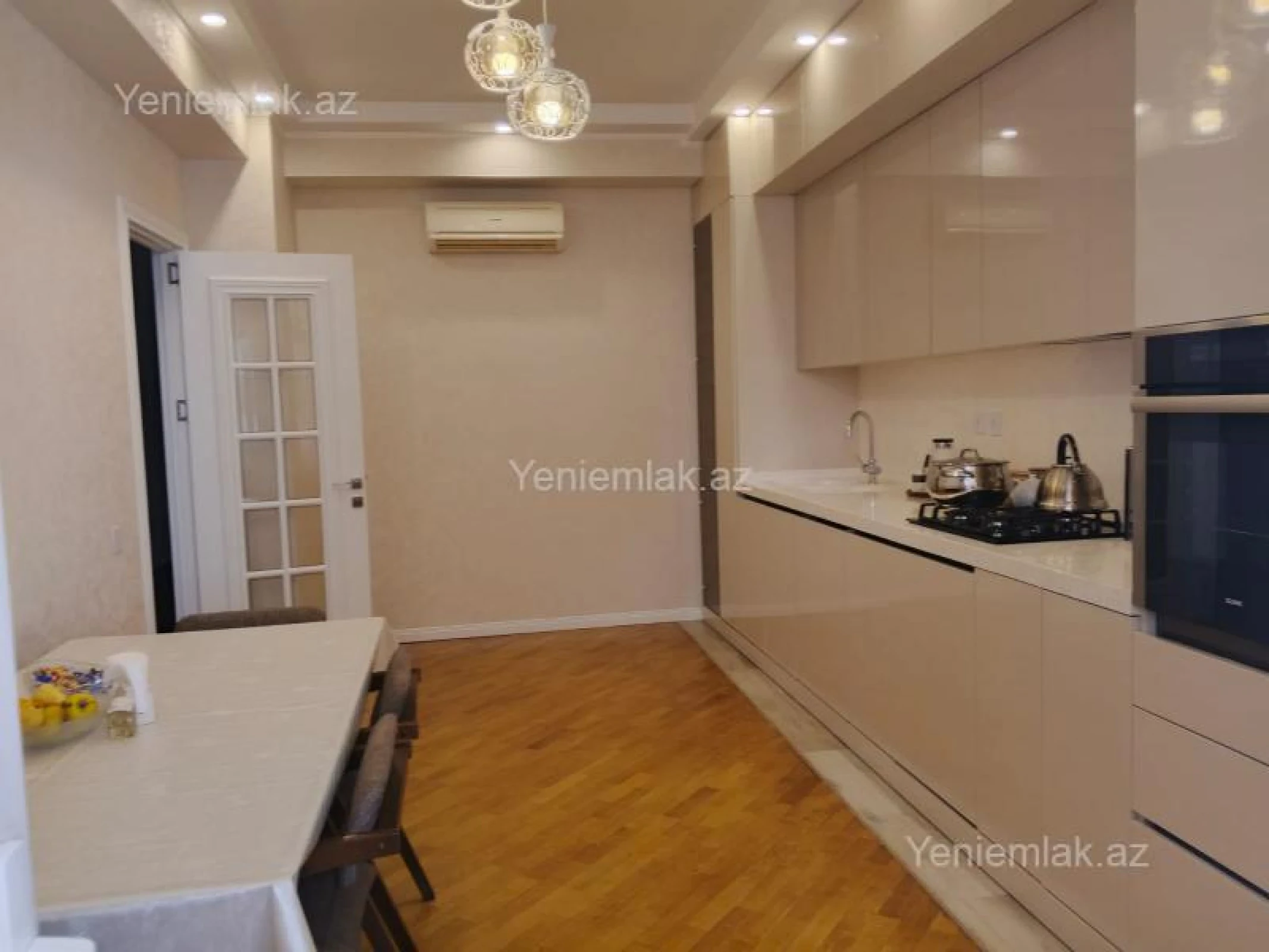 Satılır 4 otaqlı yeni tikili 156 m²