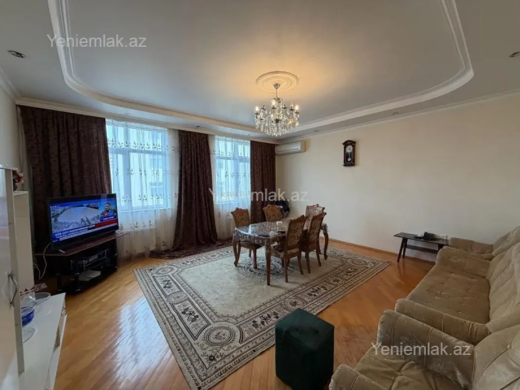 Satılır 3 otaqlı yeni tikili 125 m²