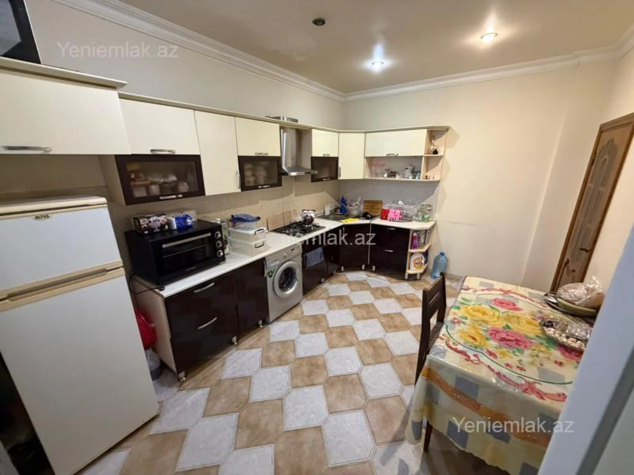 Satılır 3 otaqlı yeni tikili 125 m²