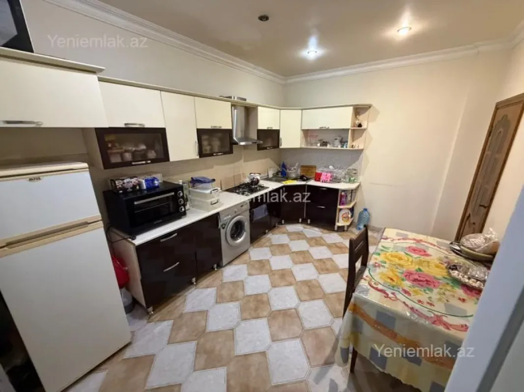 Satılır 3 otaqlı yeni tikili 125 m²