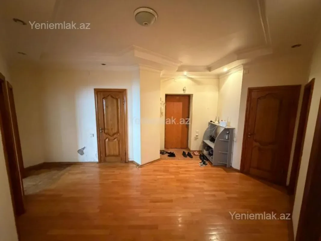 Satılır 3 otaqlı yeni tikili 125 m²