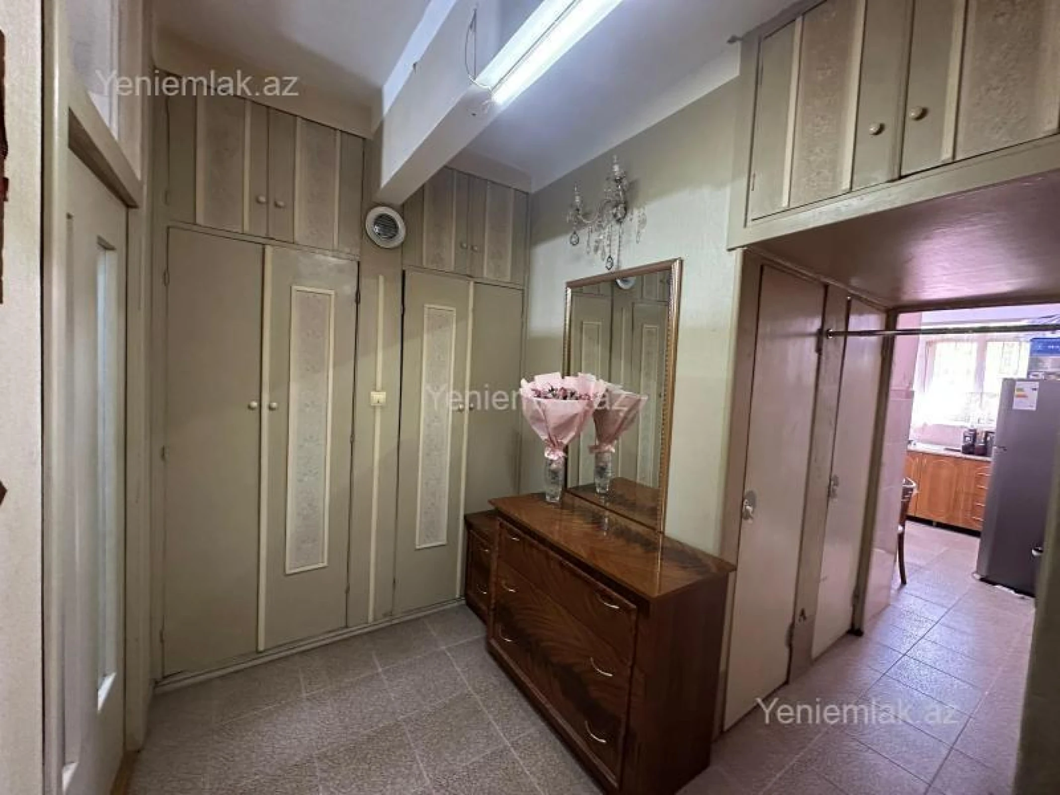 Satılır 2 otaqlı köhnə tikili 60 m²
