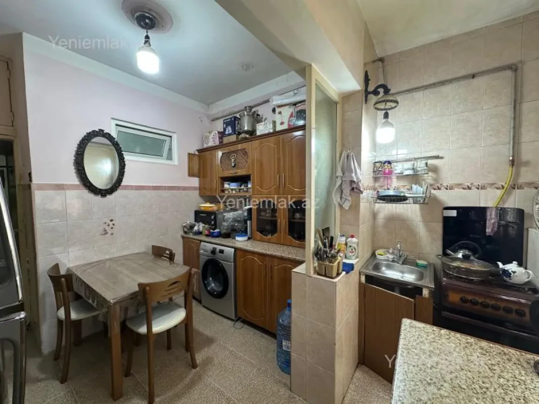 Satılır 2 otaqlı köhnə tikili 60 m²