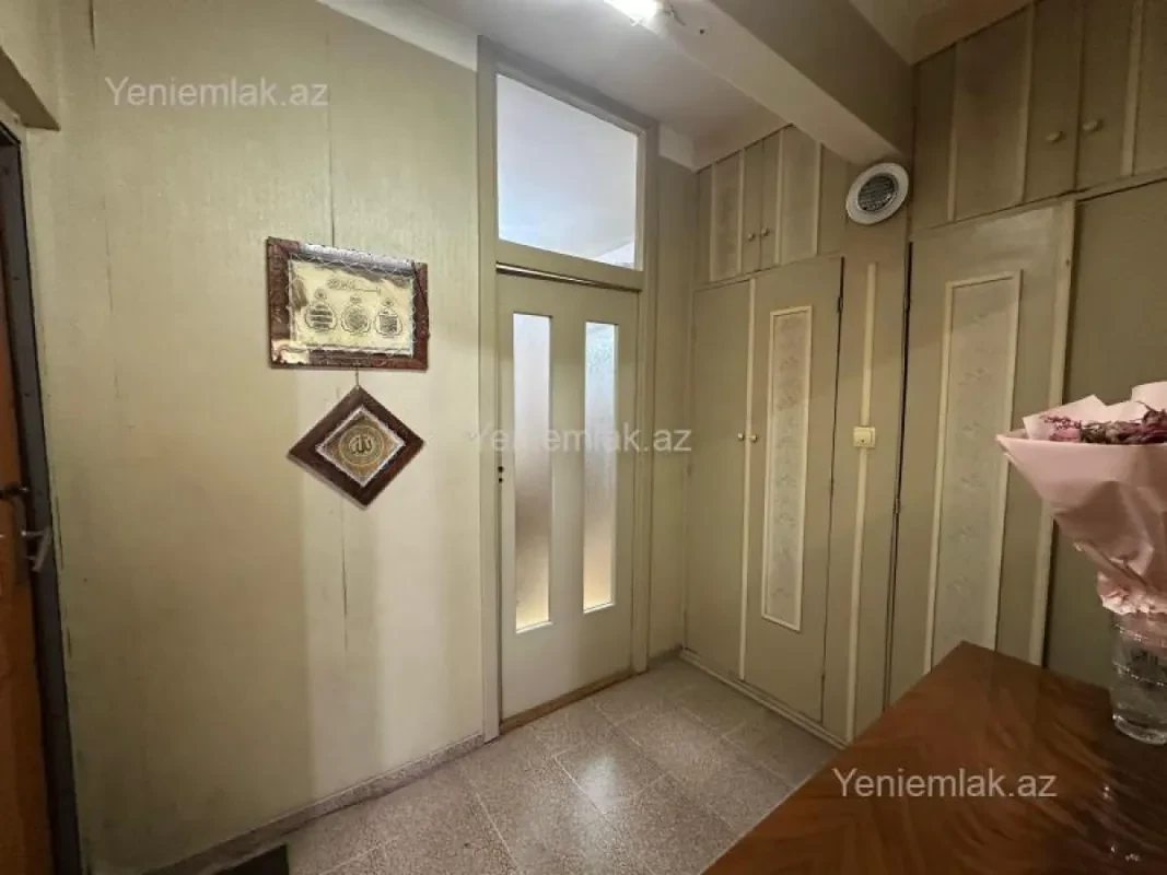 Satılır 2 otaqlı köhnə tikili 60 m²
