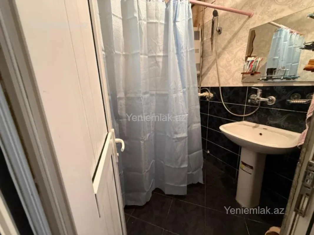 Satılır 2 otaqlı köhnə tikili 50 m²