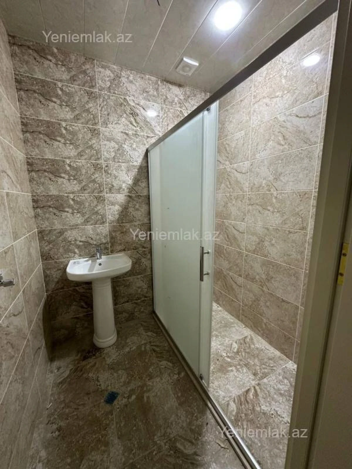 Satılır 3 otaqlı yeni tikili 120 m²
