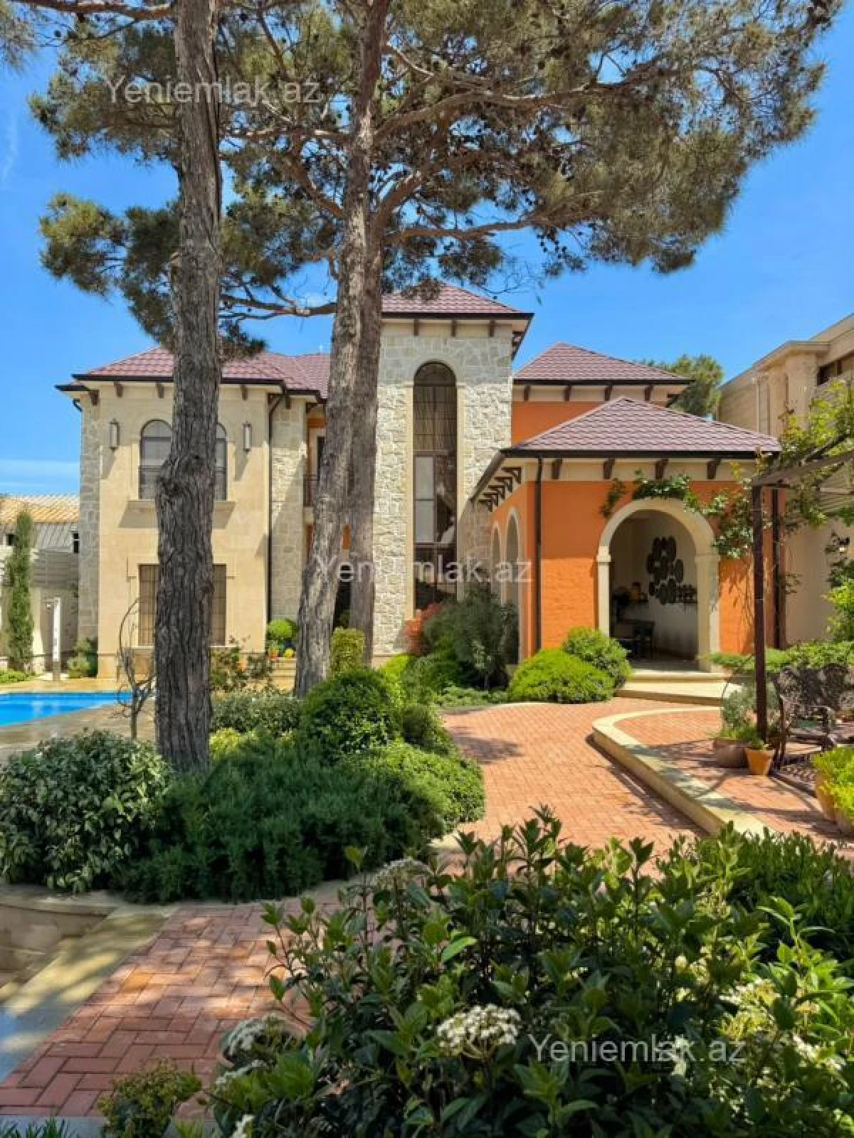 Satılır 5 otaqlı həyət evi 420 m²