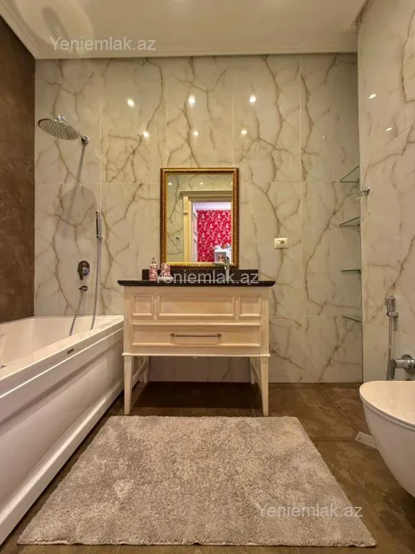 Satılır 5 otaqlı həyət evi 420 m²