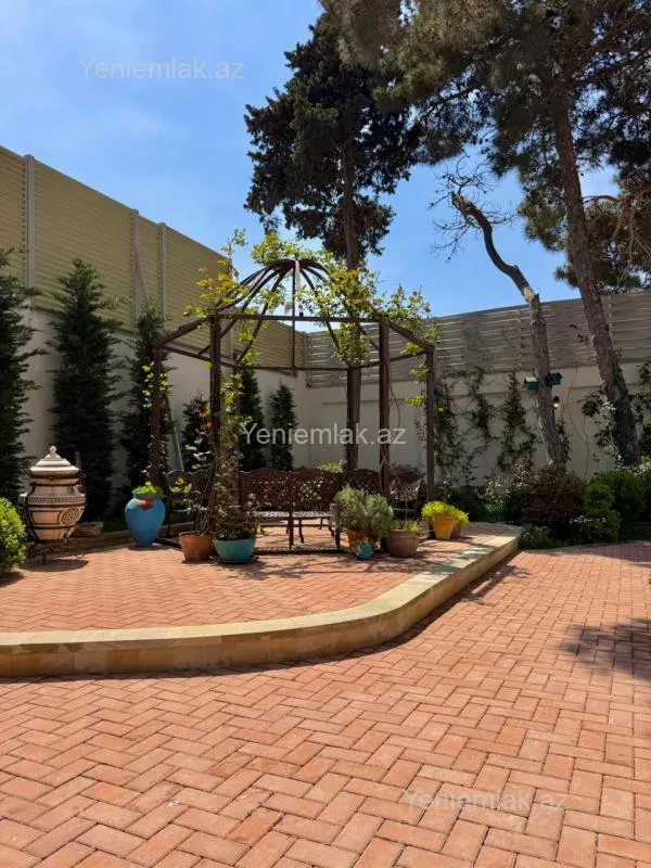 Satılır 5 otaqlı həyət evi 420 m²