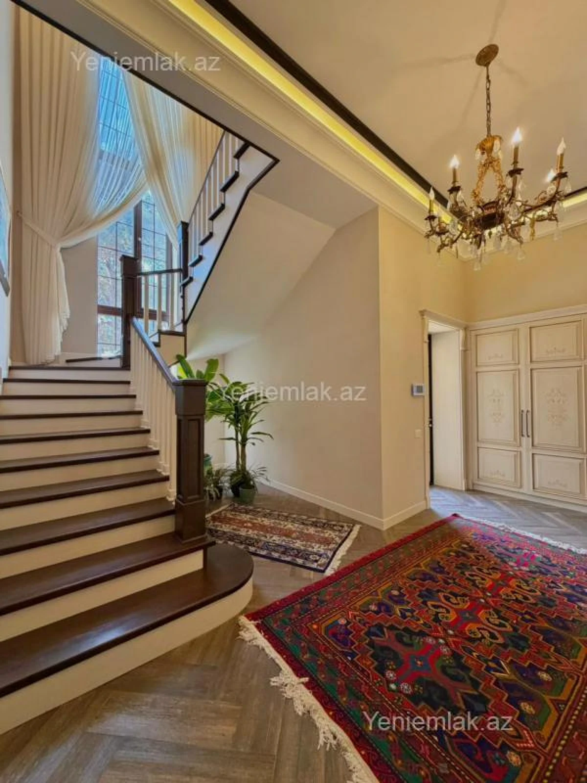 Satılır 5 otaqlı həyət evi 420 m²