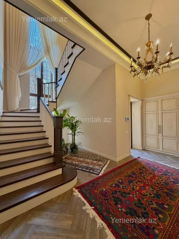 Satılır 5 otaqlı həyət evi 420 m²