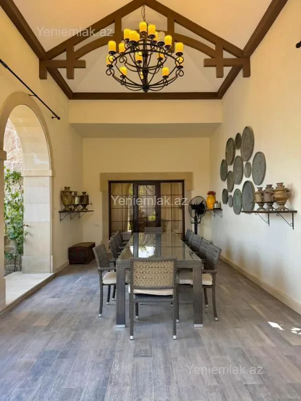 Satılır 5 otaqlı həyət evi 420 m²
