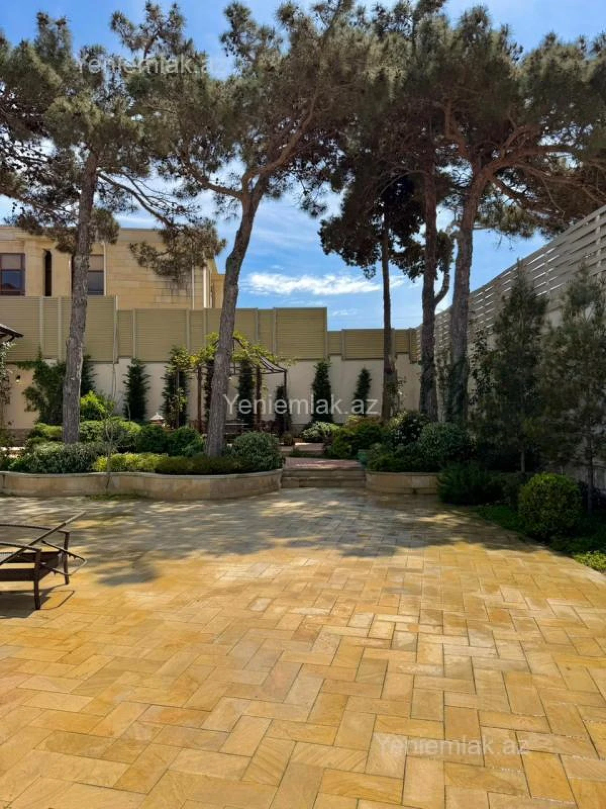 Satılır 5 otaqlı həyət evi 420 m²