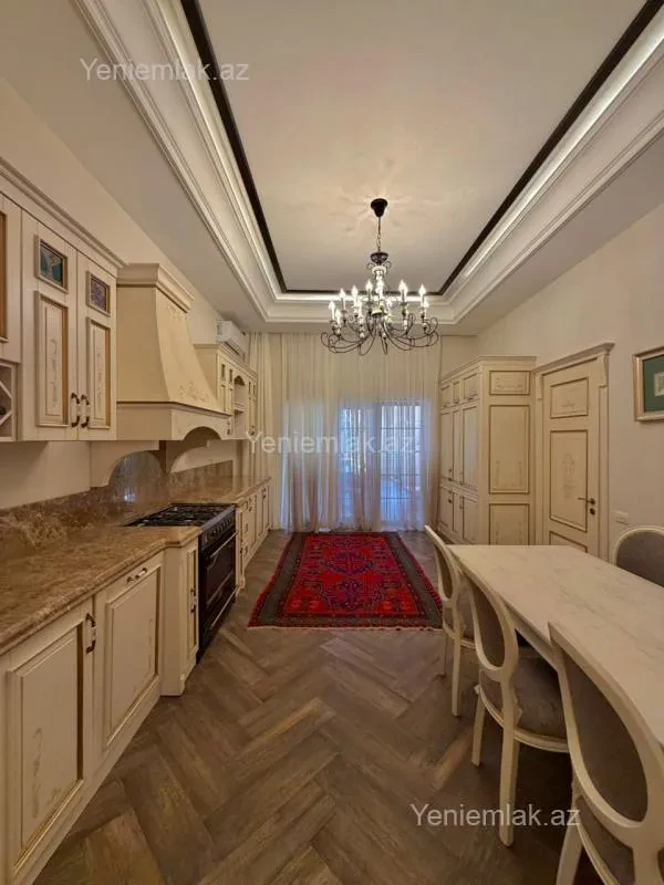 Satılır 5 otaqlı həyət evi 420 m²