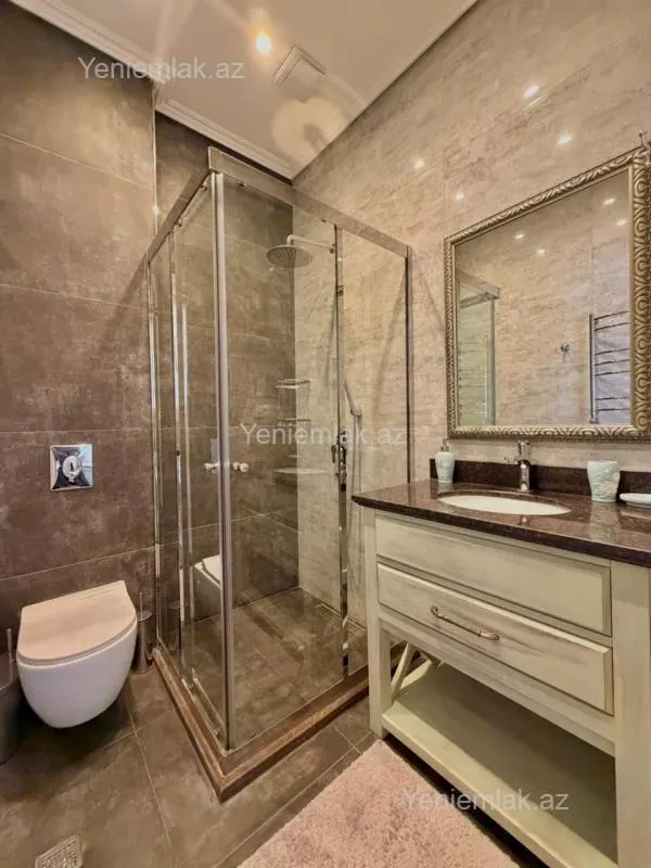 Satılır 5 otaqlı həyət evi 420 m²