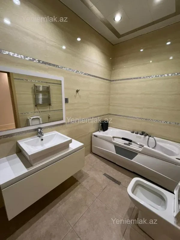 Satılır 3 otaqlı yeni tikili 200 m²