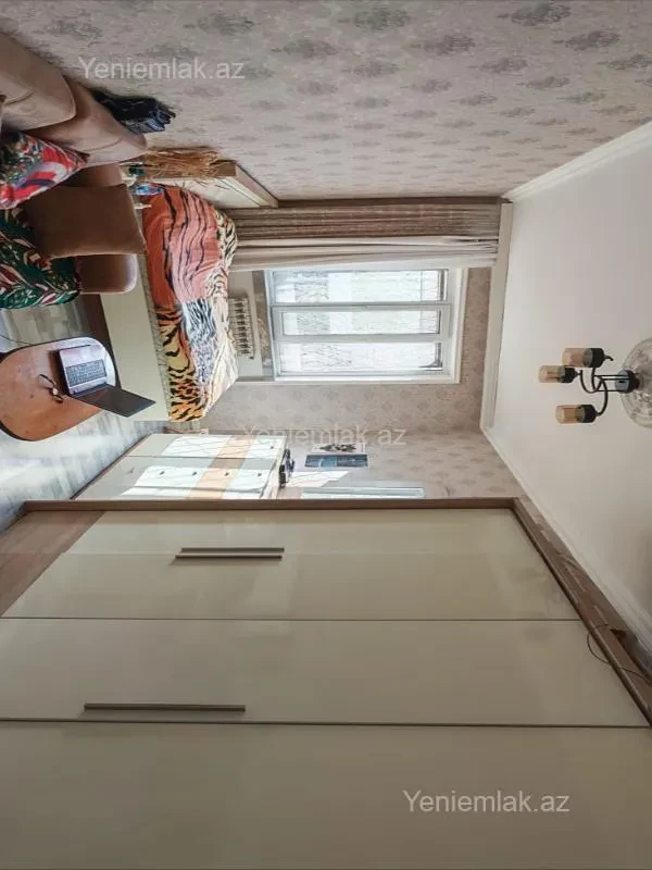 Satılır 3 otaqlı köhnə tikili 70 m²