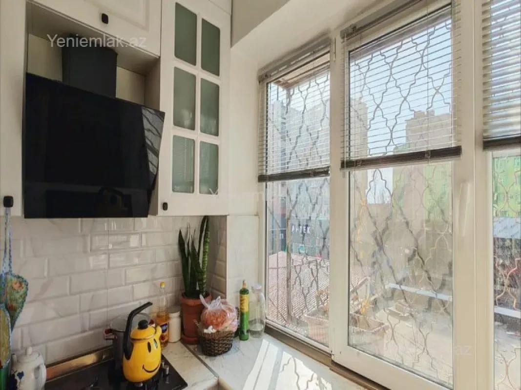 Satılır 3 otaqlı köhnə tikili 70 m²