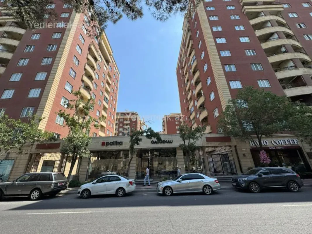 Satılır 4 otaqlı yeni tikili 215 m²