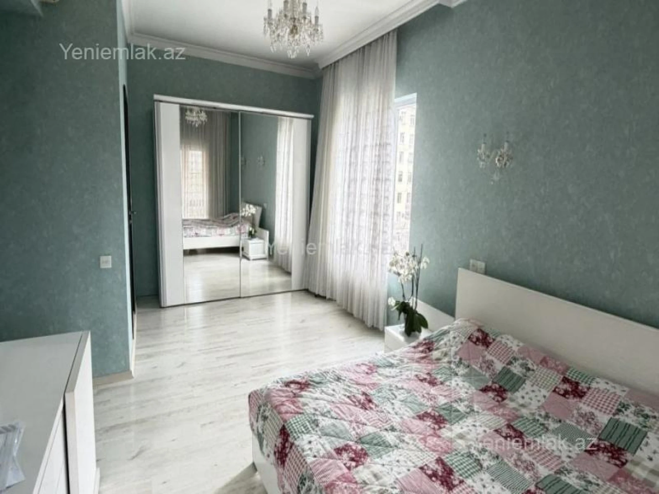 Satılır 4 otaqlı yeni tikili 215 m²