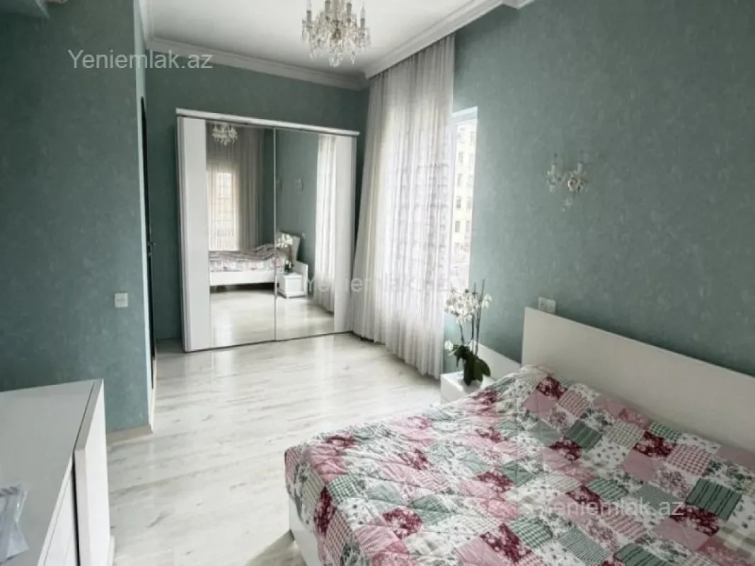 Satılır 4 otaqlı yeni tikili 215 m²