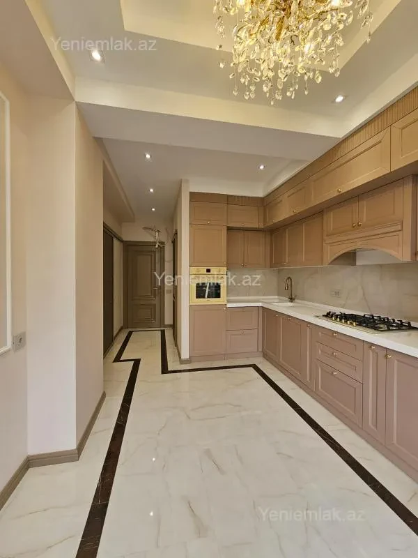 Satılır 4 otaqlı yeni tikili 130 m²