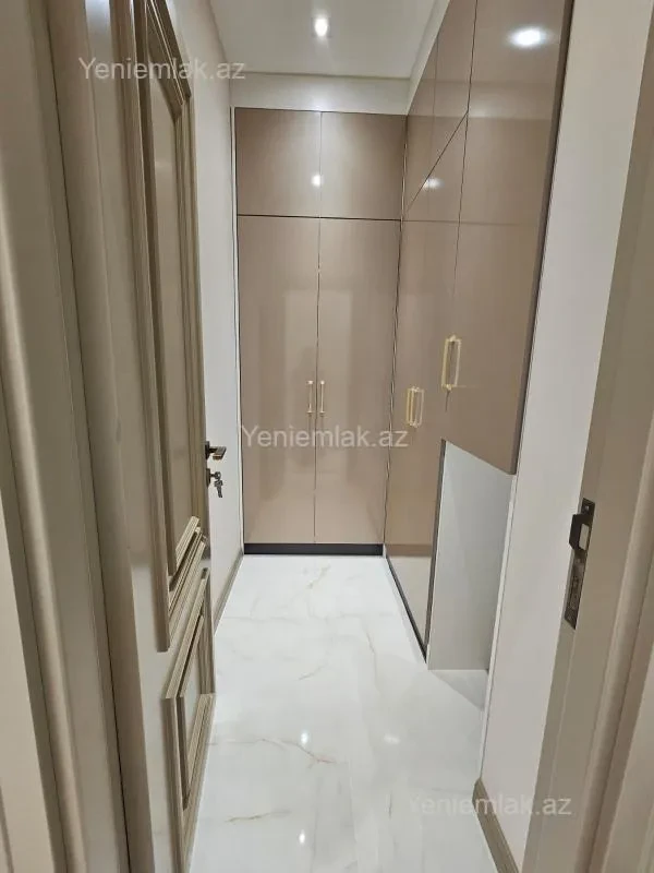 Satılır 4 otaqlı yeni tikili 130 m²