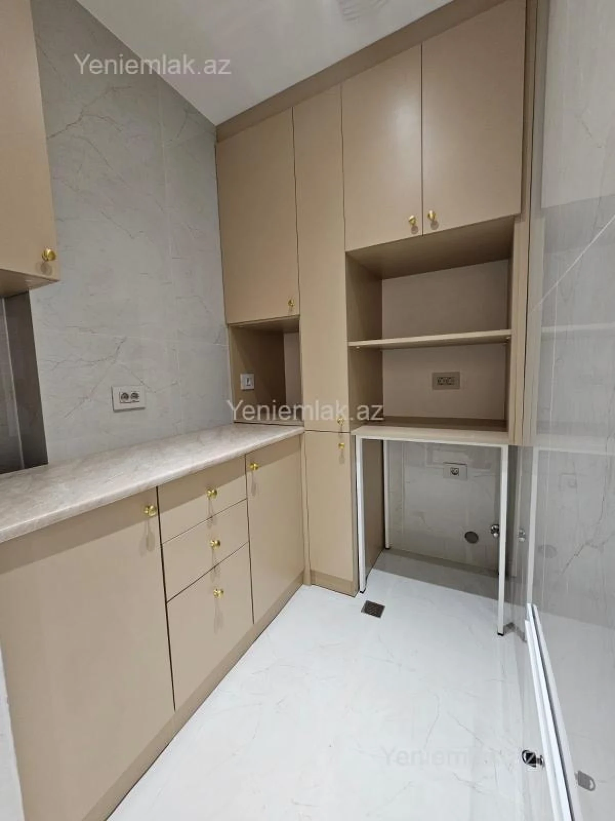 Satılır 4 otaqlı yeni tikili 130 m²