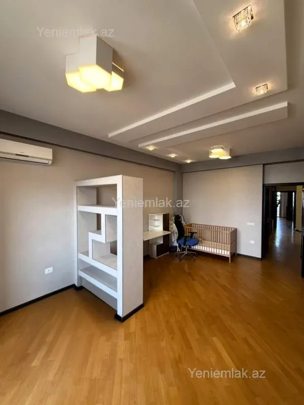 Satılır 3 otaqlı yeni tikili 160 m²