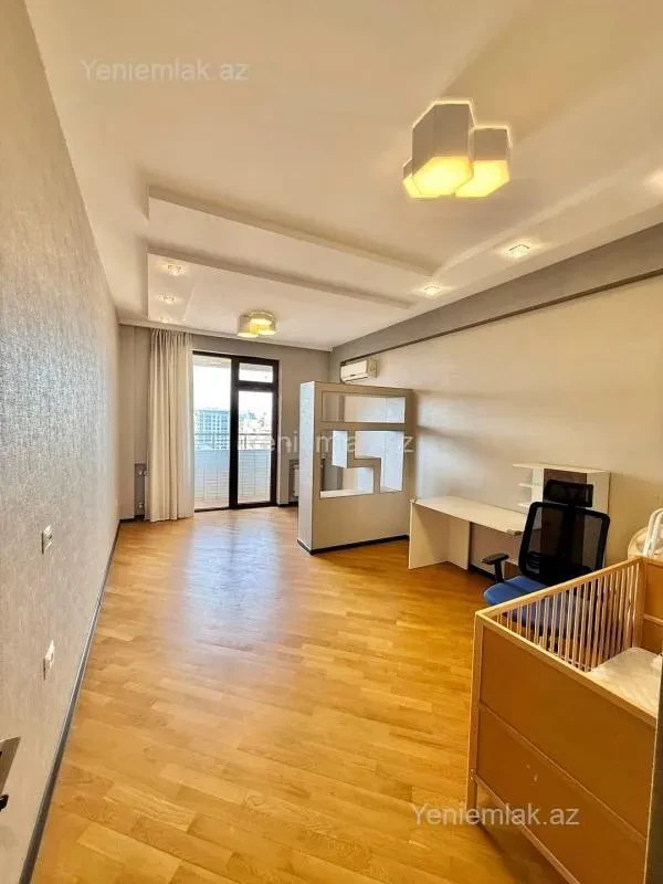 Satılır 3 otaqlı yeni tikili 160 m²