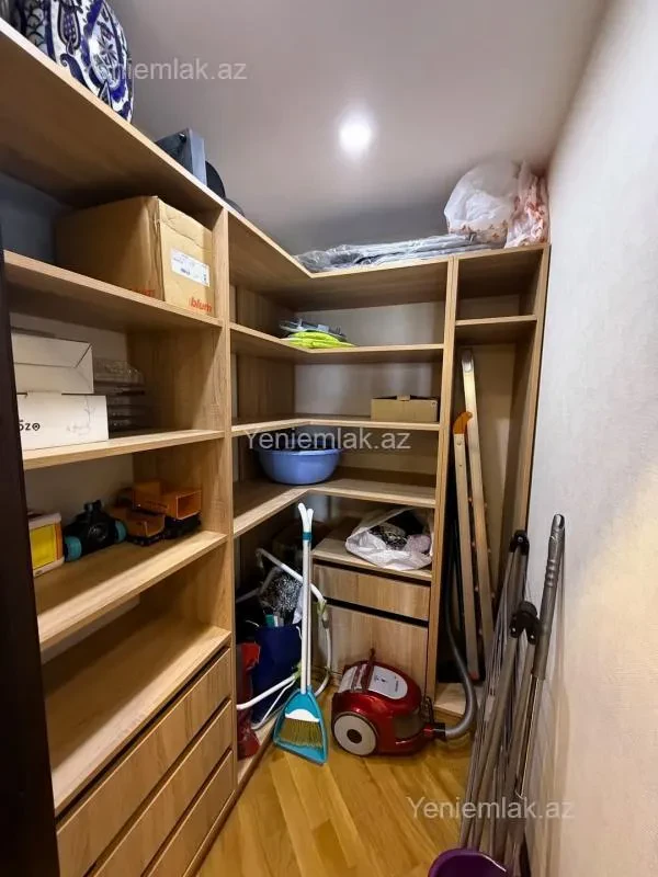 Satılır 3 otaqlı yeni tikili 160 m²