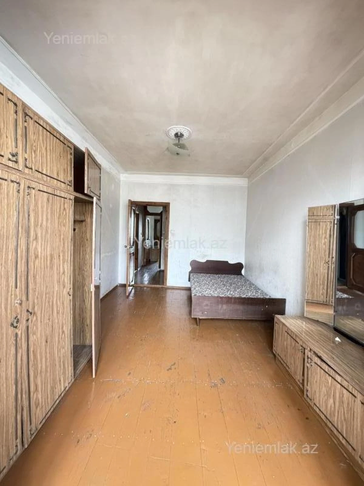Satılır 2 otaqlı köhnə tikili 60 m²