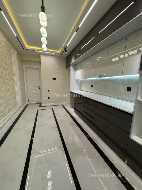 Satılır 3 otaqlı yeni tikili 135 m²