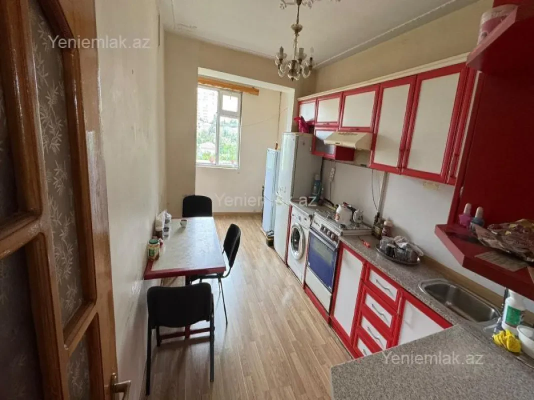 Satılır 2 otaqlı köhnə tikili 60 m²