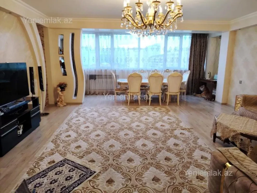 Satılır 4 otaqlı köhnə tikili 120 m²