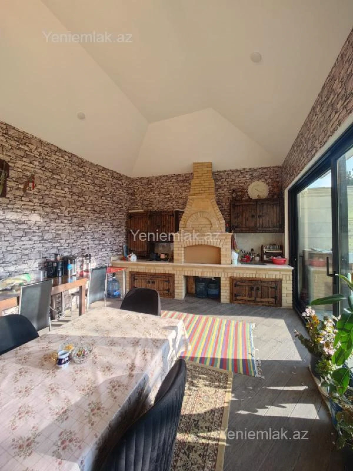 Satılır 6 otaqlı həyət evi 300 m²