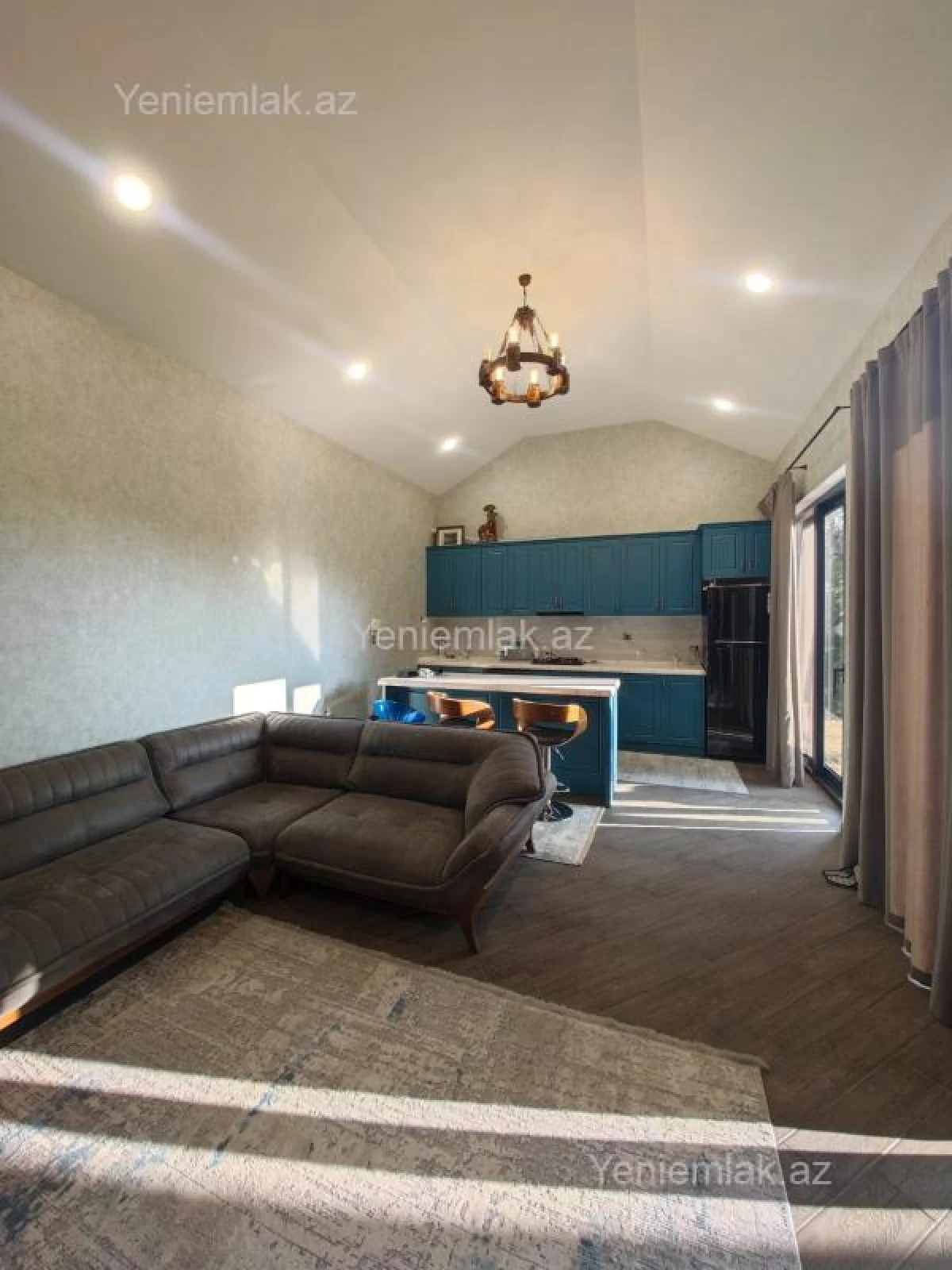 Satılır 6 otaqlı həyət evi 300 m²
